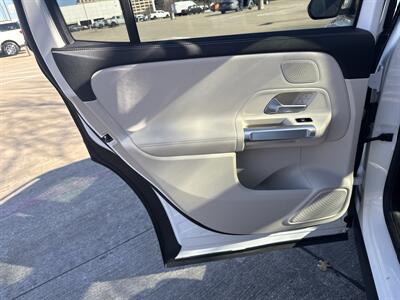 2023 Mercedes-Benz EQB EQB 300 4MATIC   - Photo 12 - Dallas, TX 75252