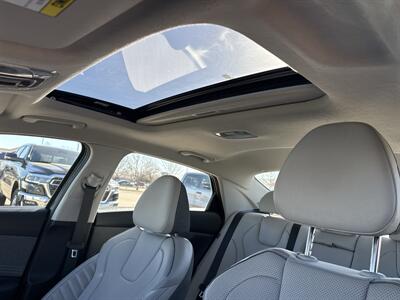 2025 Hyundai ELANTRA Limited   - Photo 35 - Dallas, TX 75252