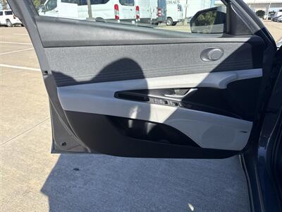 2025 Hyundai ELANTRA Limited   - Photo 13 - Dallas, TX 75252