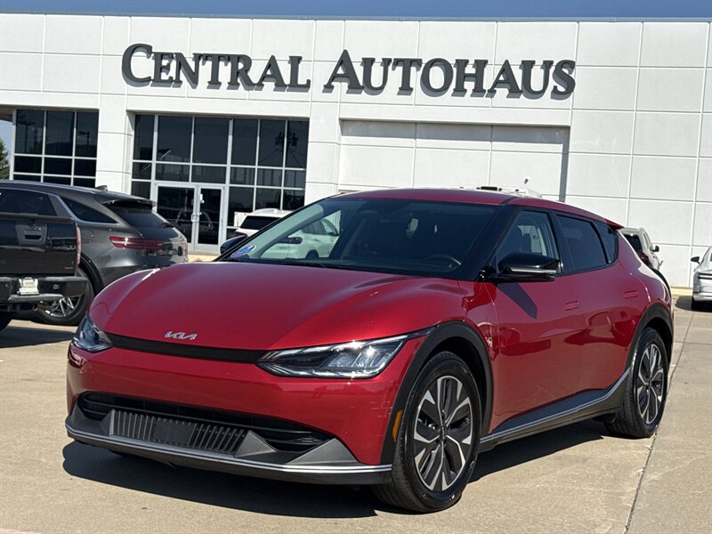 2024 Kia EV6 Light   - Photo 1 - Dallas, TX 75252
