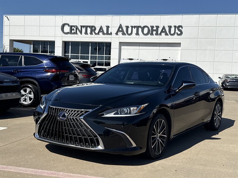 2022 Lexus ES 300h  
