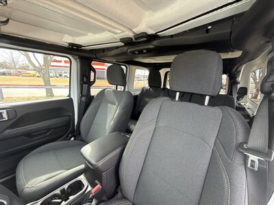 2025 Jeep Wrangler Sahara   - Photo 33 - Dallas, TX 75252