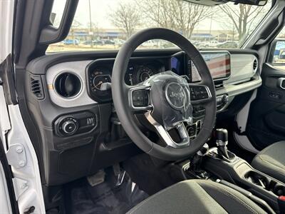 2025 Jeep Wrangler Sahara   - Photo 20 - Dallas, TX 75252
