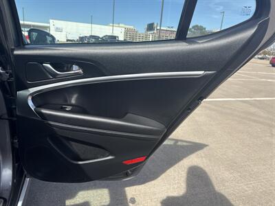 2025 Genesis G70 2.5T Standard - Photo 14 - Dallas, TX 75252