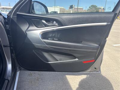 2025 Genesis G70 2.5T Standard - Photo 15 - Dallas, TX 75252