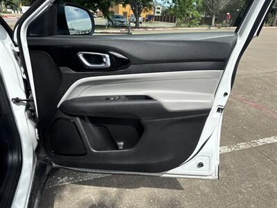 2024 Jeep Compass Limited   - Photo 13 - Dallas, TX 75252