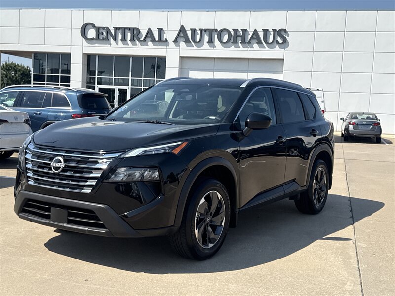 2025 Nissan Rogue SV   - Photo 1 - Dallas, TX 75252