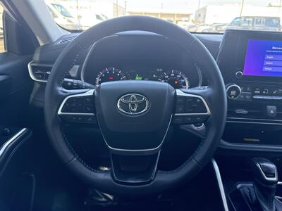 2023 Toyota Highlander XLE   - Photo 26 - Dallas, TX 75252