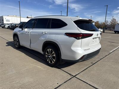 2023 Toyota Highlander XLE   - Photo 5 - Dallas, TX 75252