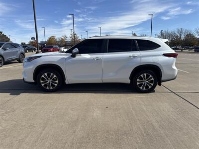2023 Toyota Highlander XLE   - Photo 4 - Dallas, TX 75252