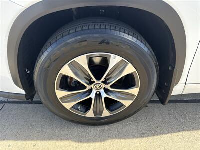 2023 Toyota Highlander XLE   - Photo 41 - Dallas, TX 75252