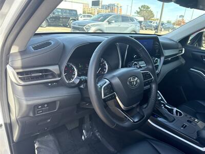 2023 Toyota Highlander XLE   - Photo 22 - Dallas, TX 75252
