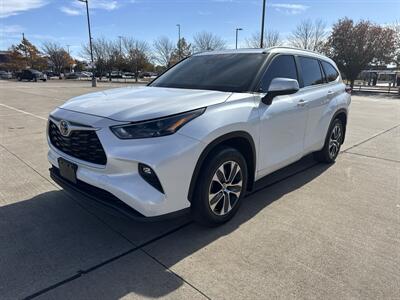 2023 Toyota Highlander XLE   - Photo 3 - Dallas, TX 75252