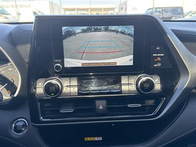 2023 Toyota Highlander XLE   - Photo 35 - Dallas, TX 75252