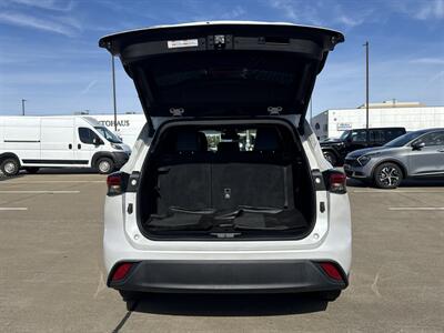 2023 Toyota Highlander XLE   - Photo 15 - Dallas, TX 75252