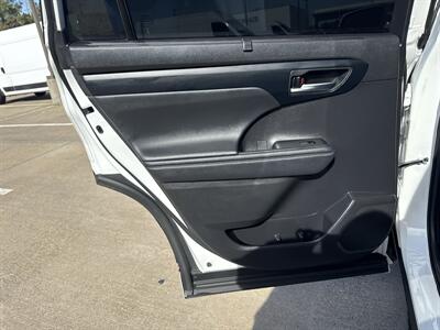 2023 Toyota Highlander XLE   - Photo 12 - Dallas, TX 75252