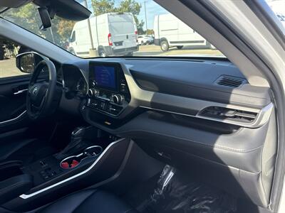 2023 Toyota Highlander XLE   - Photo 24 - Dallas, TX 75252