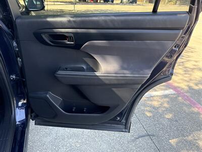 2023 Toyota Highlander LE - Photo 12 - Dallas, TX 75252