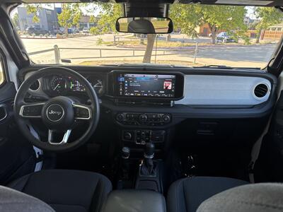 2024 Jeep Wrangler Sahara 4xe   - Photo 22 - Dallas, TX 75252
