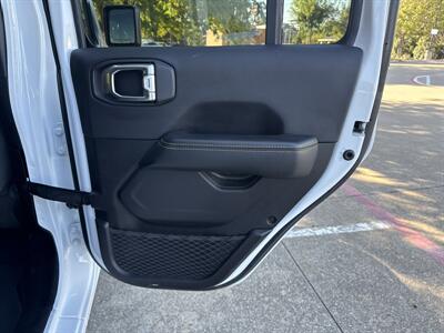 2024 Jeep Wrangler Sahara 4xe   - Photo 13 - Dallas, TX 75252