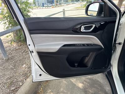 2024 Jeep Compass Limited - Photo 10 - Dallas, TX 75252