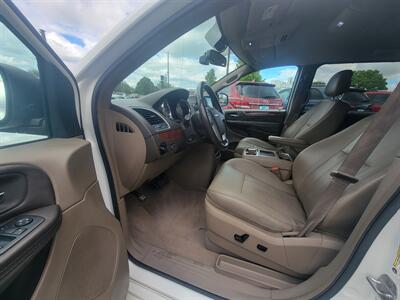 2011 Chrysler Town and Country Touring-L   - Photo 7 - Ogden, UT 84401