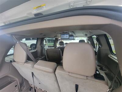 2011 Chrysler Town and Country Touring-L   - Photo 10 - Ogden, UT 84401