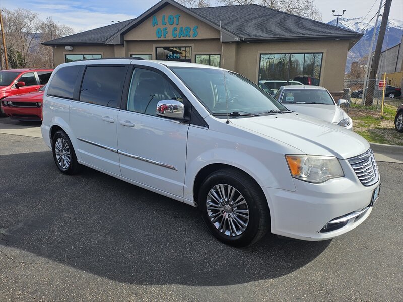2014 Chrysler Town and Country Touring-L   - Photo 1 - Ogden, UT 84401