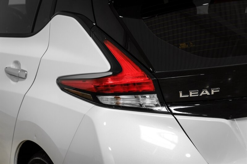 2021 Nissan LEAF SV photo