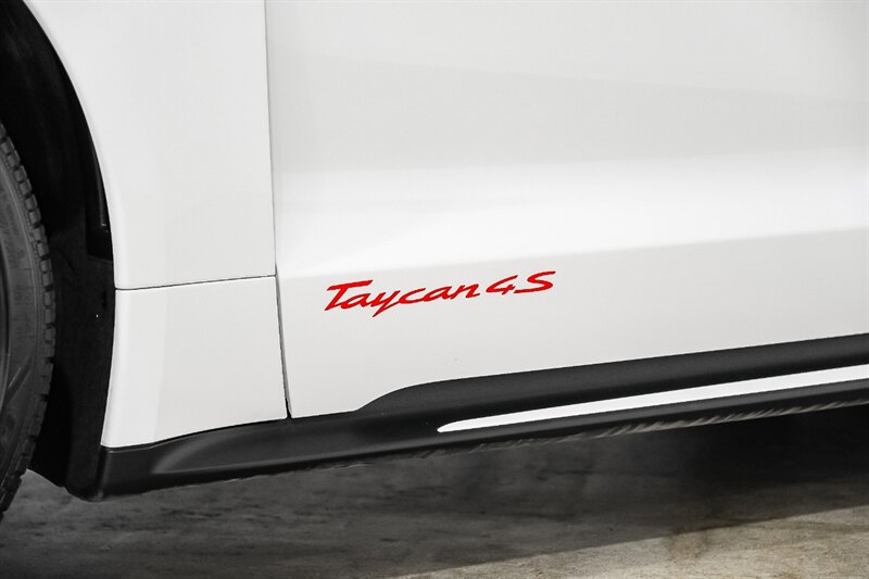 2021 Porsche Taycan 4S photo