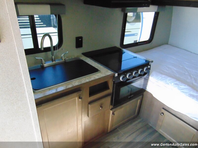 2021 Sunset Park Sun Lite Classic 16BH - Photo 18 - Mount Vernon, IN 47620