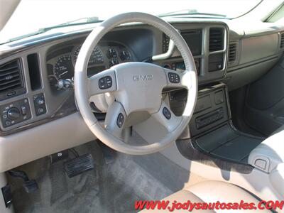 2006 GMC Yukon Denali  AWD. Sunroof, Heated Seats, Nav. - Photo 2 - North Platte, NE 69101