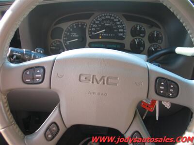 2006 GMC Yukon Denali  AWD. Sunroof, Heated Seats, Nav. - Photo 18 - North Platte, NE 69101
