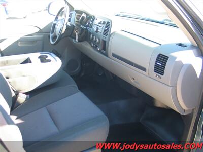 2013 Chevrolet Silverado 2500 W/T  Reg Cab Long Box, 4X2, LOW 34,000 MILES - Photo 17 - North Platte, NE 69101