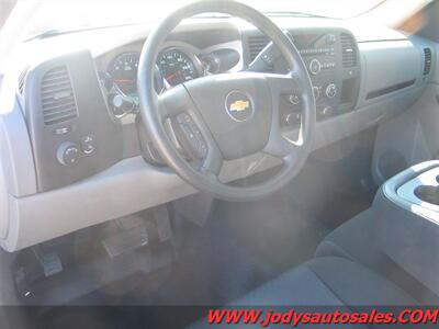 2013 Chevrolet Silverado 2500 W/T  Reg Cab Long Box, 4X2, LOW 34,000 MILES - Photo 2 - North Platte, NE 69101