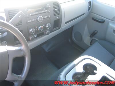 2013 Chevrolet Silverado 2500 W/T  Reg Cab Long Box, 4X2, LOW 34,000 MILES - Photo 16 - North Platte, NE 69101