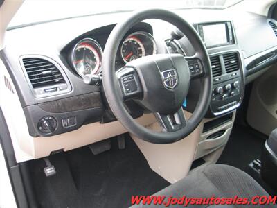 2019 Dodge Grand Caravan SE  SE - Photo 2 - North Platte, NE 69101