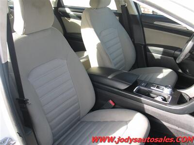 2018 Ford Fusion Hybrid S  S, LOW, LOW 48.000 MILES, 41 MPG - Photo 22 - North Platte, NE 69101