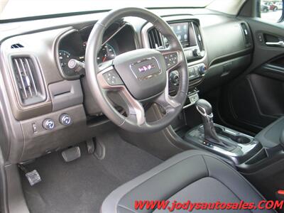 2022 GMC Canyon AT4  AT4, 4X4, CREW CAB, Heated Seats, LOW, LOW 5300 MILES - Photo 2 - North Platte, NE 69101