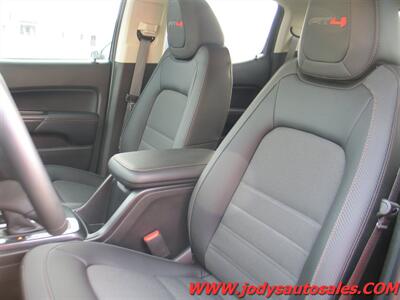 2022 GMC Canyon AT4  AT4, 4X4, CREW CAB, Heated Seats, LOW, LOW 5300 MILES - Photo 3 - North Platte, NE 69101