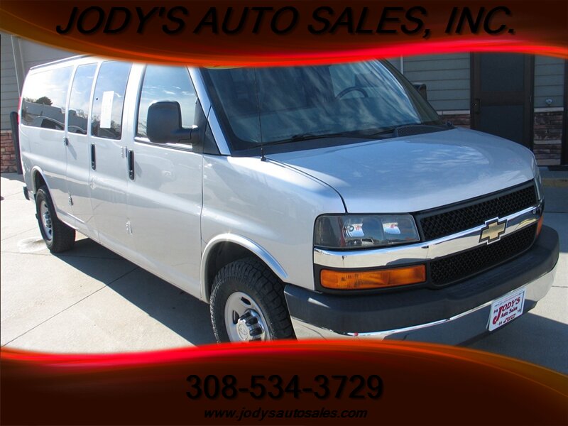 2017 Chevrolet Express LT 3500  LT 3500, EXTENDED 15 PASSENGE, 6.0 V8,