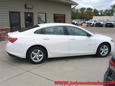 2018 Chevrolet Malibu LS LS, LOW 35,000 MILES, Hail Damage Special - Photo 32 - North Platte, NE 69101