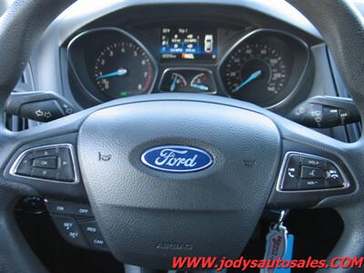 2016 Ford Focus SE  Highway MPG 36, 57,000 Low Miles - Photo 16 - North Platte, NE 69101