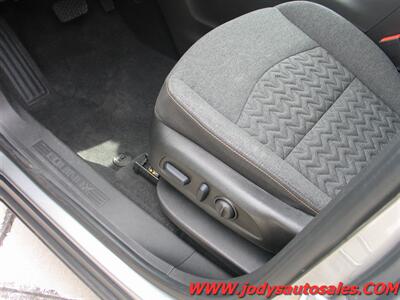 2023 Chevrolet Equinox LT  LT, FWD, Low 32,000 Miles, Heated Seats, XM Radio - Photo 4 - North Platte, NE 69101