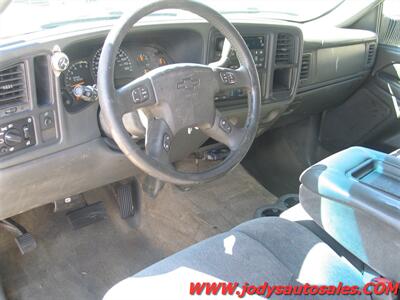 2004 Chevrolet Silverado 3500 W/T MAINT UTILITY  2WD, Utility Box, DRW, 8.1 V8 - Photo 2 - North Platte, NE 69101