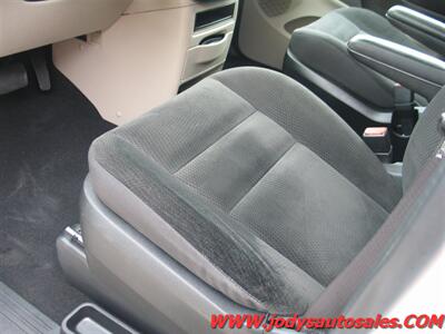 2017 Dodge Grand Caravan SE SE -PLUS, DVD, LOW 59,000 MILE - Photo 4 - North Platte, NE 69101