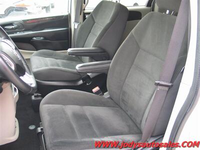 2017 Dodge Grand Caravan SE SE -PLUS, DVD, LOW 59,000 MILE - Photo 5 - North Platte, NE 69101