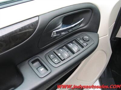 2017 Dodge Grand Caravan SE SE -PLUS, DVD, LOW 59,000 MILE - Photo 3 - North Platte, NE 69101