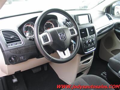 2017 Dodge Grand Caravan SE SE -PLUS, DVD, LOW 59,000 MILE - Photo 2 - North Platte, NE 69101