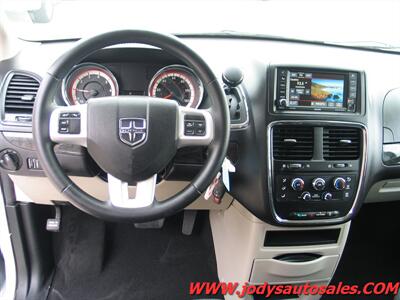2017 Dodge Grand Caravan SE SE -PLUS, DVD, LOW 59,000 MILE - Photo 6 - North Platte, NE 69101